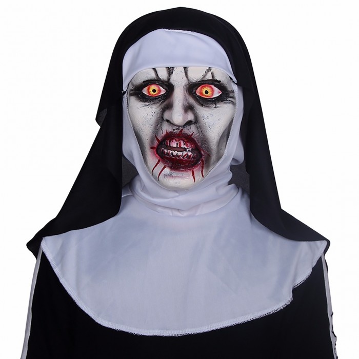 Nonne mit Blut Maske