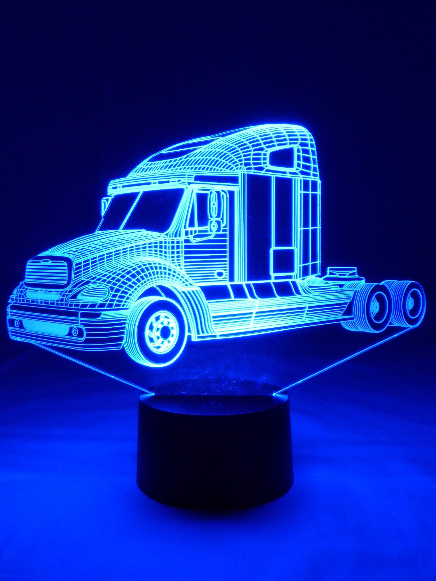 originelle 3D LED-Lampe Truck Farbwechsel für Trucker Fernfahrer  Brummifahrer