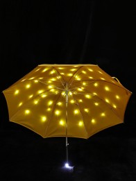 LED Regenschirm Sternenhimmel Gelb mit eingearbeiteter Taschenlampe